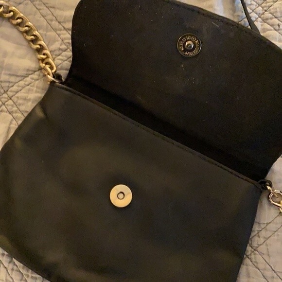 Forever 21 Bag Purse Black Gold Chain Strap Small Crossbody Faux Leather Clasp - Picture 2 of 6